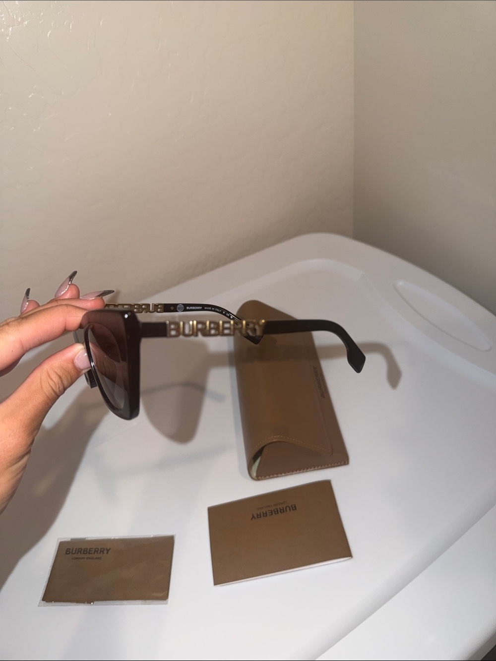 Burberry Black Sunglasses with Gold BURBERRY logo like new worn once - Picture 7 of 8